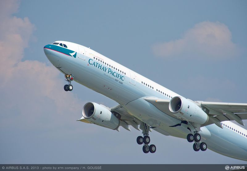 800x600_1374213676_A330-300_Cathay_Pacific_take_off