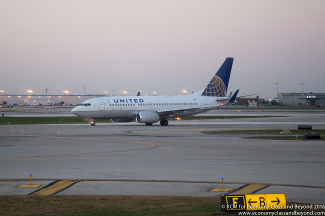 United Airlines Boeing 737-700, Image - Economy Class and Beyond