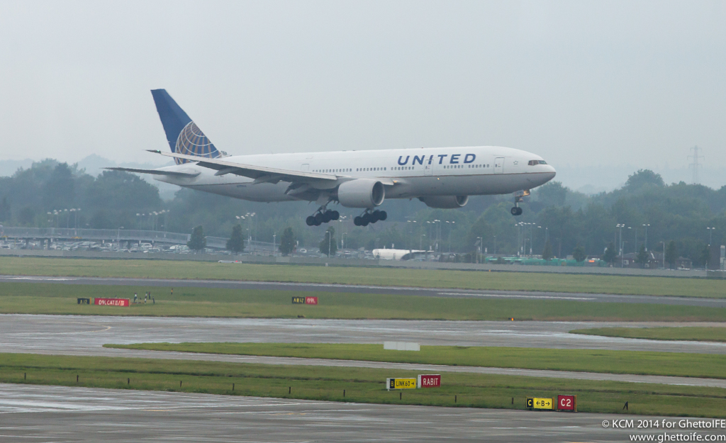 United Airlines Boeing 777-200ER landing at Heahtrow - Image, Economy Class and Beyond.
