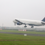 Delta Air Lines Boeing 767-300 coming into land - Image GhettoIFE