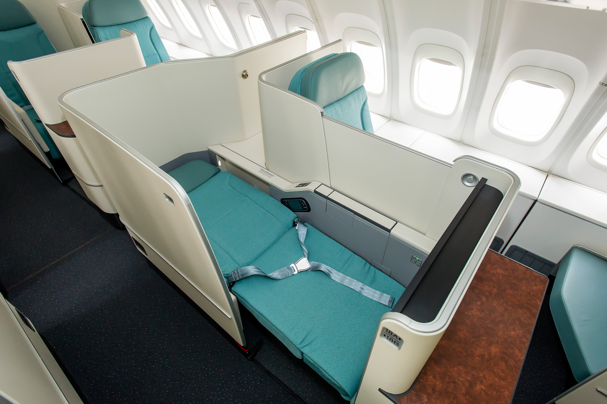 Korean Air take delivery of their first Boeing 747-8i - Economy Class ...