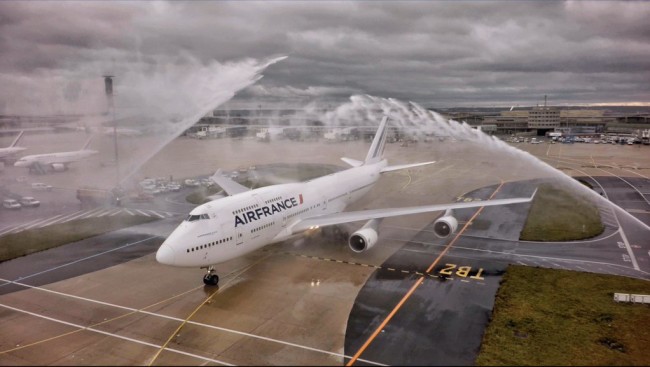 Air France Boeing 747 Arriving at CDG after its final International Flight - Image, Air France via Twitter