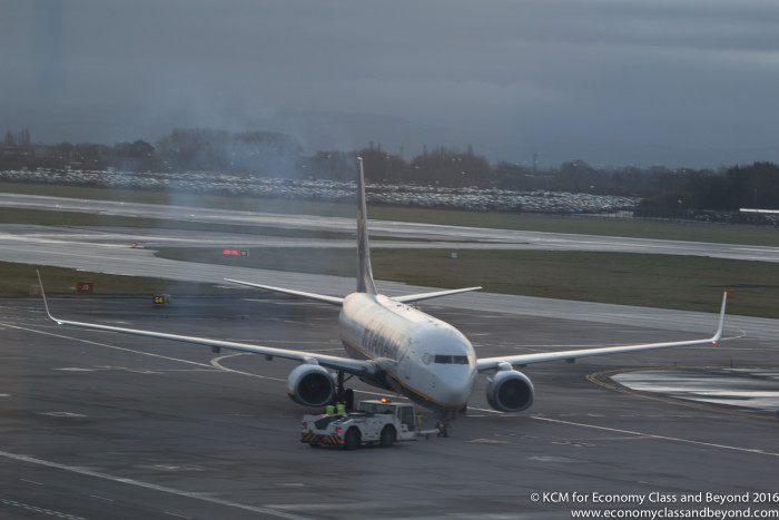 Manchester Airport - British Airways Lounge - Spotting - Ryanair Boeing 737
