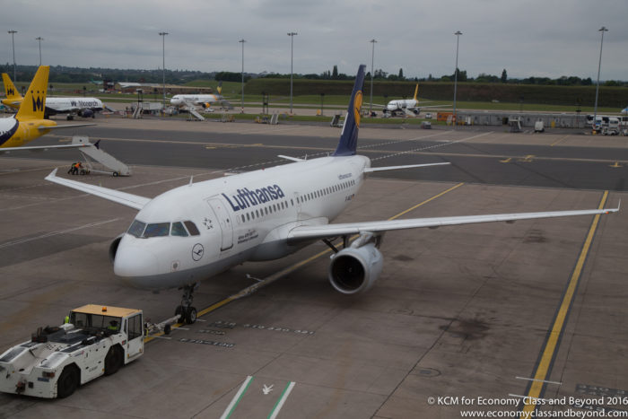 Lufthansa A319 pushing back