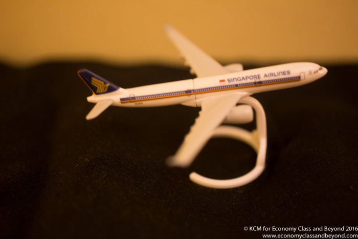 Kinder Airbus A330 Singapore Airlines