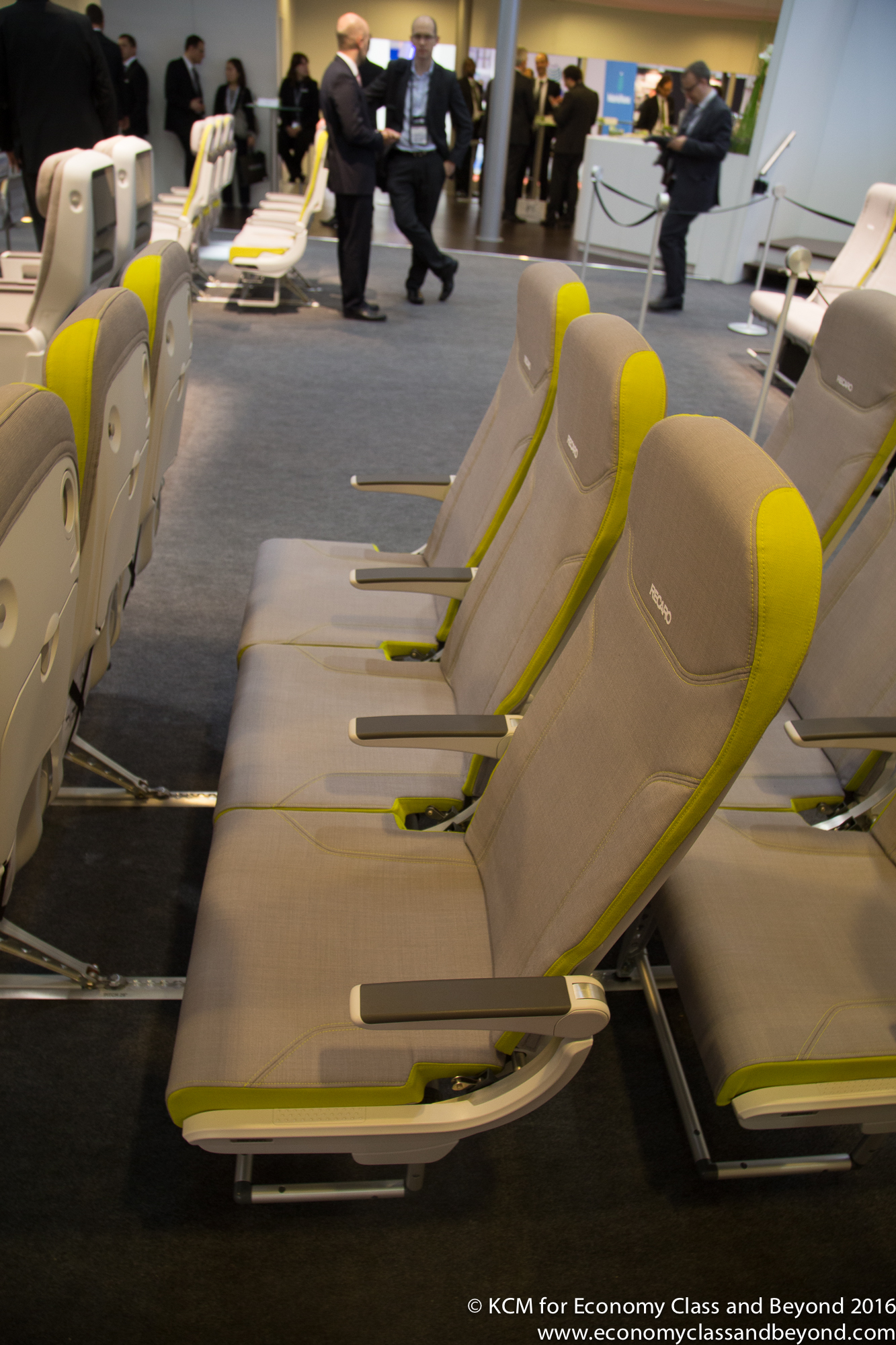 EasyJet introduce their 186 seater A320 (featuring Recaro SL3510 seats