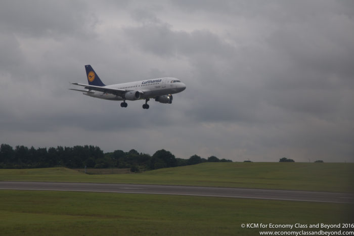 Lufthansa Airbus A319 landing