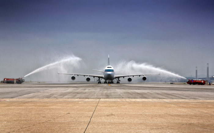 Cathay Pacific Boeing 747 Water Canon Saulte - Iamge, Cathay Pacific 
