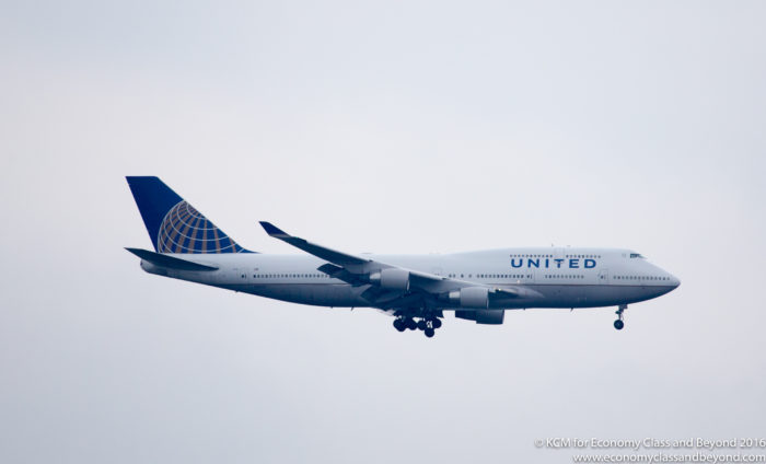 United Airlines Boeing 747-400 arriving into Chicago O'Hare - Image, Economy Class and Beyond