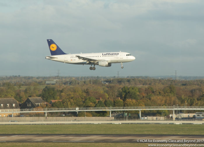 Lufthansa Airbus A319-100 Landing at Heathow
