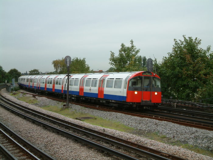 Picadilly Line underground train Chiswick Park - By Janderk1968 - Own work, CC BY-SA 3.0, https://commons.wikimedia.org/w/index.php?curid=7698526