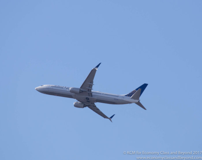 United Airlines Boeing 737-900ER Climbing out of Chicago O'Hare - Image, Economy Class and Beyond