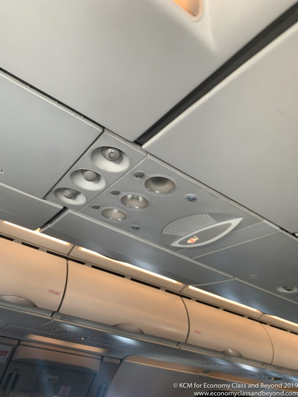 an overhead lights and ceiling in an airplane