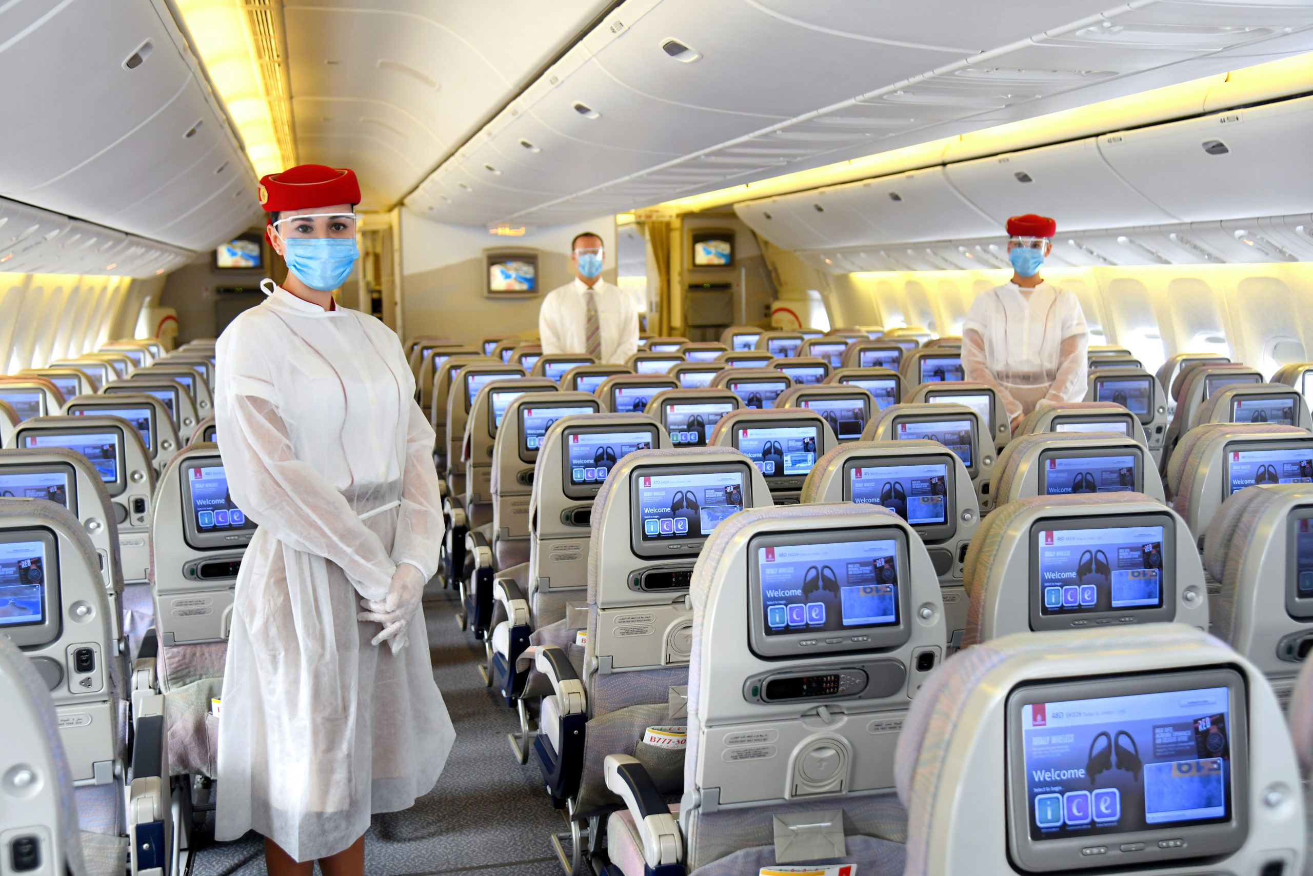 Сайт эмиратские авиалинии. Авиалинии Дубай Эмирейтс. Boeing 737-800 Emirates салон. Салон 737-800 flydubai. Авиалинии Дубай Эмирейтс самолеты.