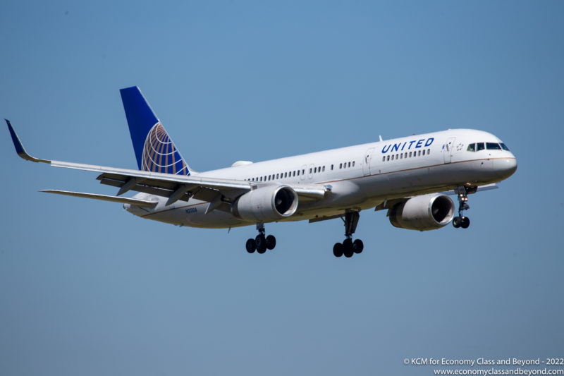 United Airine Boeing 757-200 arriving at Dublin Airport - Image, Economy Class and Beyond