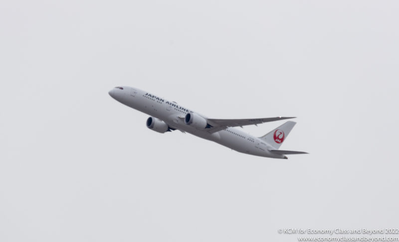 Japan Airlines Boeing 787-9 departing O'Hare