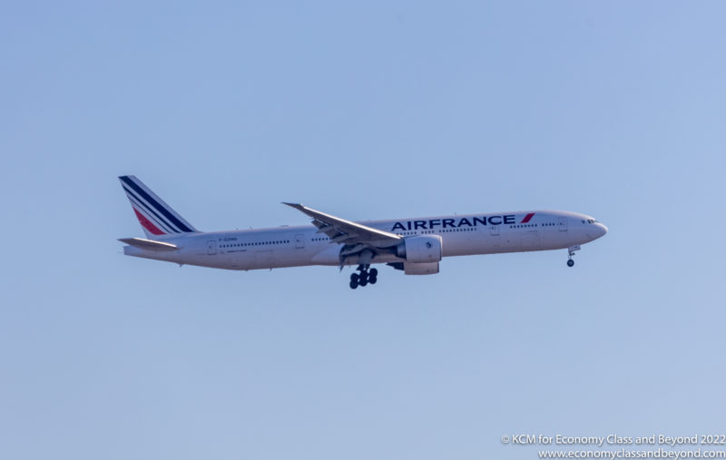 Boeing 777-300ER d'Air France en approche de Chicago O'Hare - Image, classe économique et au-delà