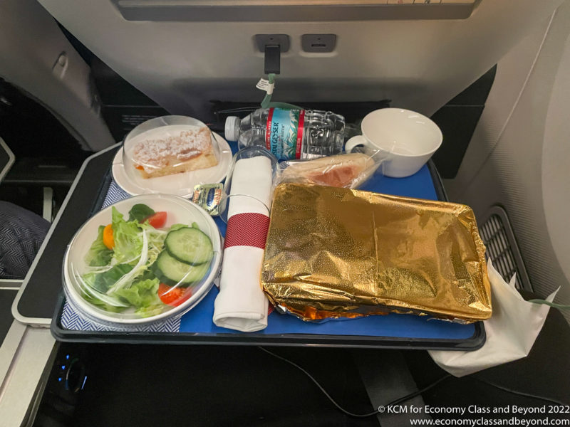 TRIP REPORT: British Airways BA296 Chicago O&#039;Hare to London Heathrow (World Traveller Plus) &#8211; Sweet Home Chicago &#8211; Economy Class &amp; Beyond &#8211; Kevin Marshall IMG 0913 800x600