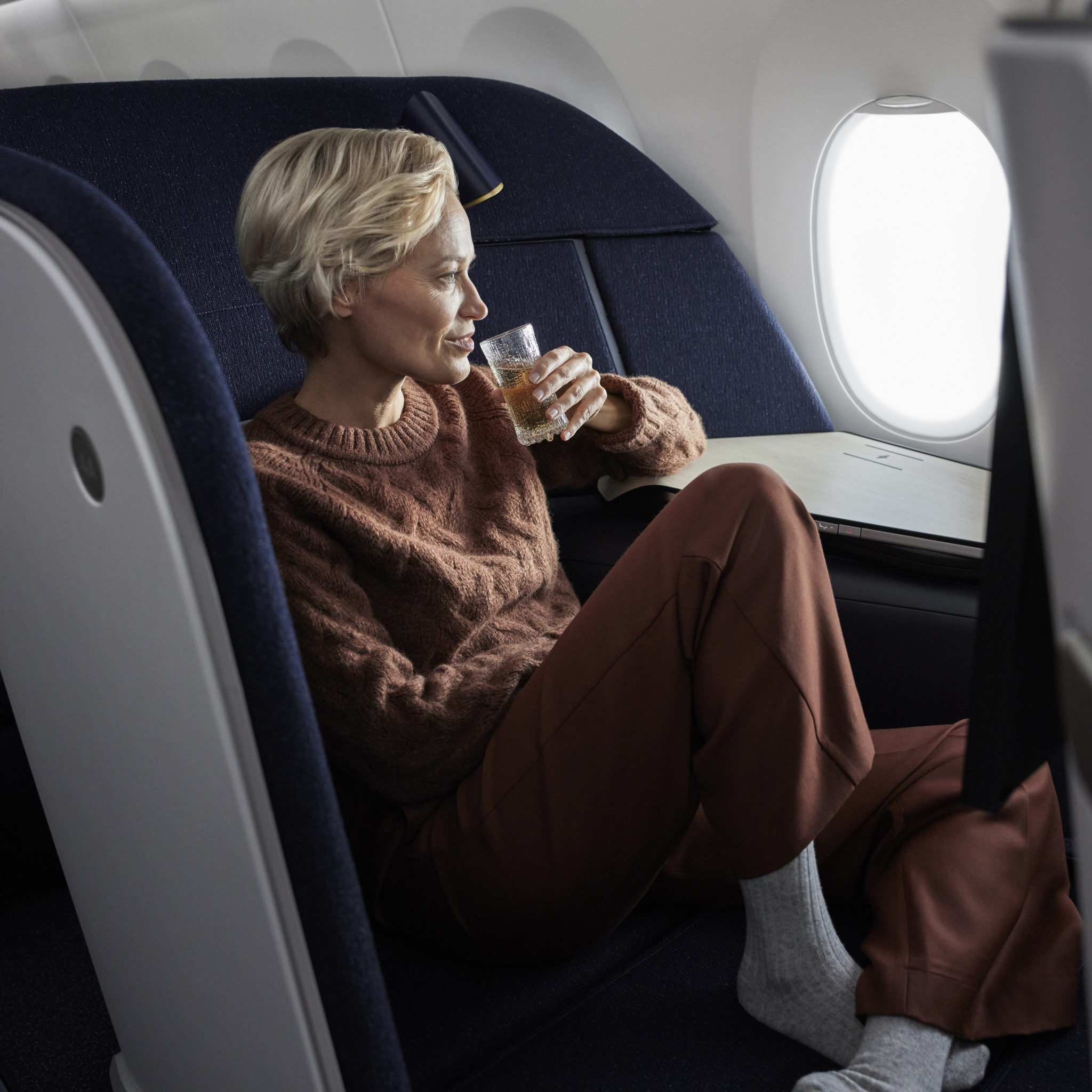 collins-aerospace_cca_airlounge_photo-3_square-portrait - Economy Class ...