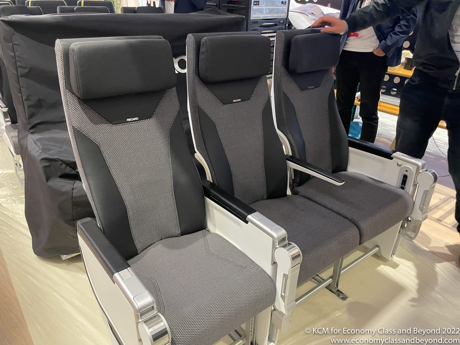 AIX22: Recaro shows off its CL3810 Long Haul Economy Seat, with ...