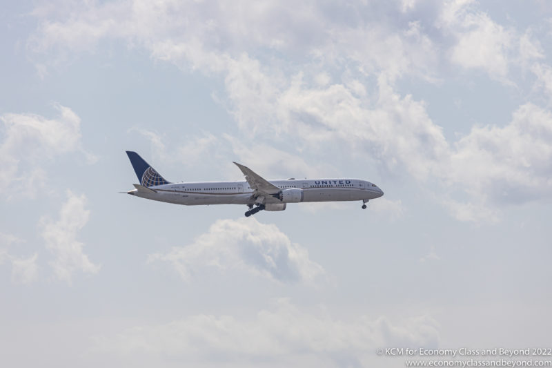 United Airlines Boeing 787-10 arriving Chicago O'Hare - Image, Economy Class and Beyond 