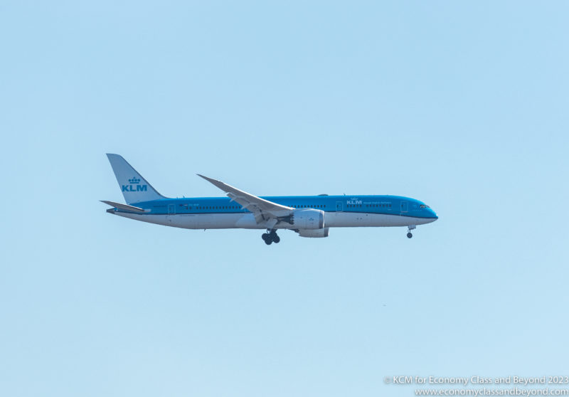 KLM Royal Dutch Airlines Boeing 787-9 Dreamliner on final approach to Chicago O'Hare - Image, Economy Class and Beyond