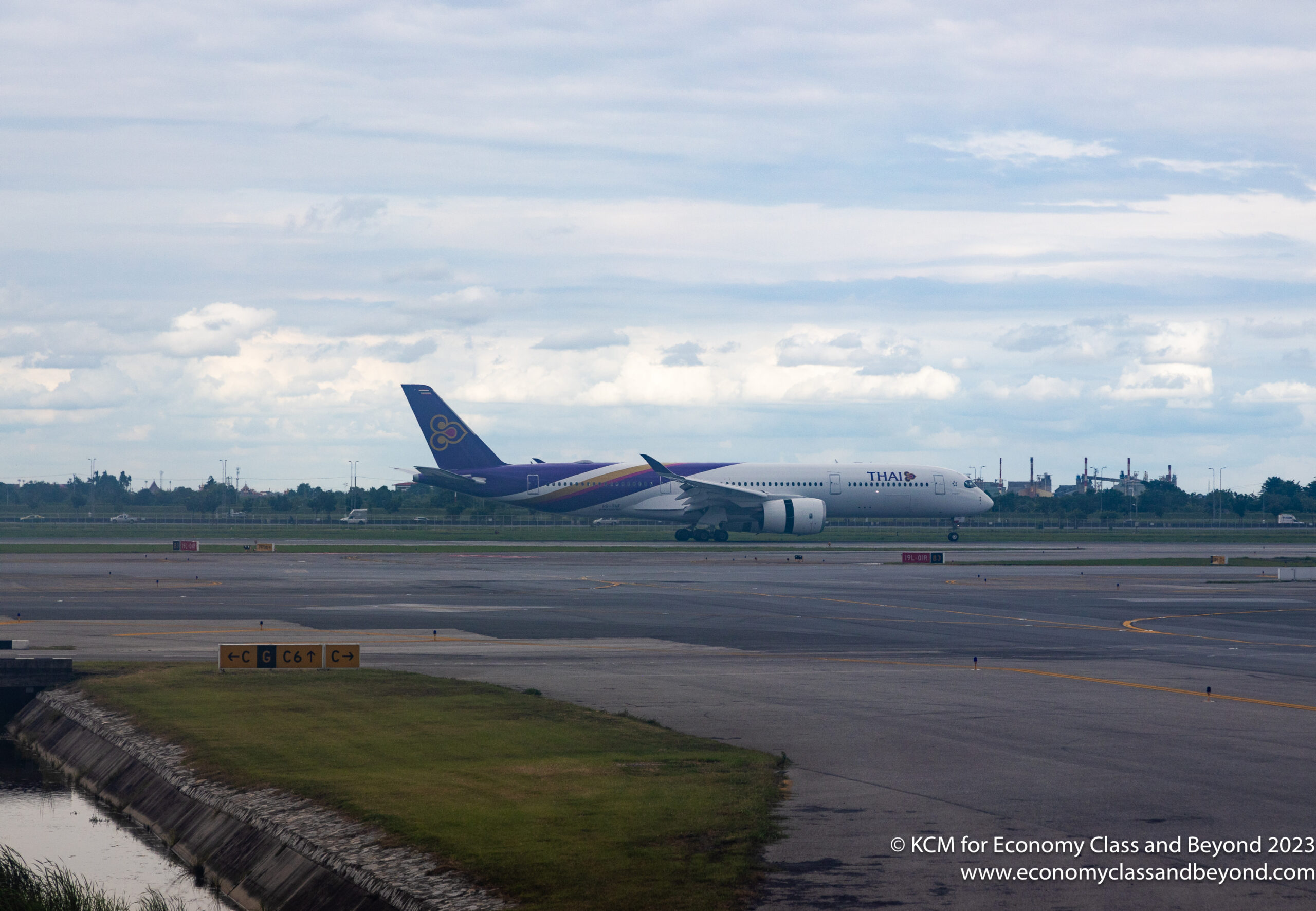 Airplane Art Thai Airways Airbus A350 900 Arriving At Bangkok