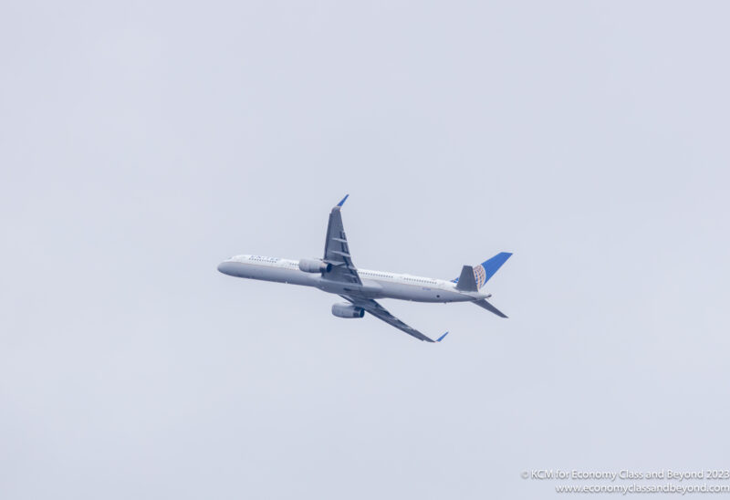 United Airlines Boeing 757-300 Climbing out of Chicago O'Hare - Image, Economy Class and Beyond