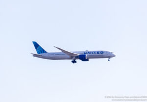 United Airlines Boeing 787-9 on finals to Chicago O'Hare International - Image, Economy Class and Beyond