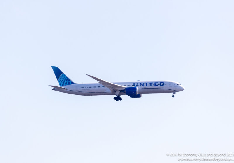 United Airlines Boeing 787-9 on finals to Chicago O'Hare International - Image, Economy Class and Beyond 
