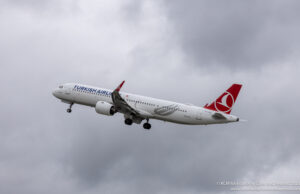 Turkish Airlines Boeing 737-900ER taking of from Dublin Airport