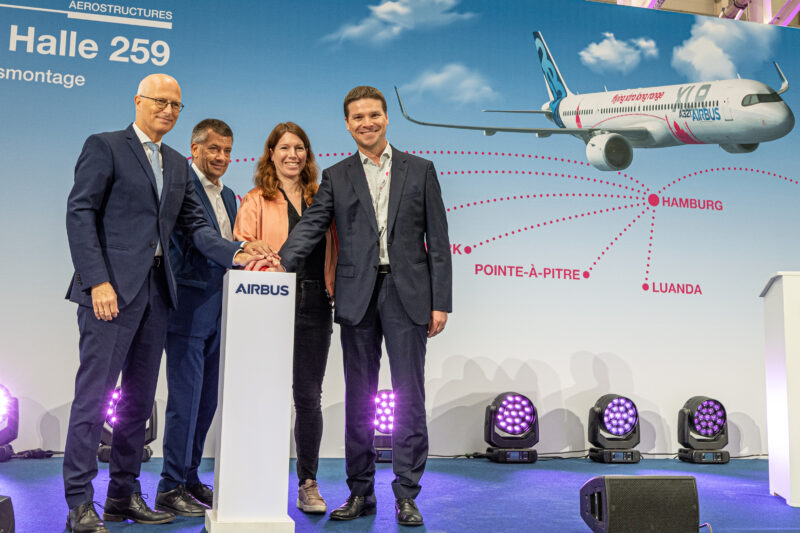  Peter Tschentscher, First Mayor of the Free and Hanseatic City of Hamburg, André Walter, Head of Airbus Commercial Aircraft Production in Germany, Anna Christmann, Federal Government Coordinator of German Aerospace Policy and Gary o'Donnell, Head of A321XLR Development