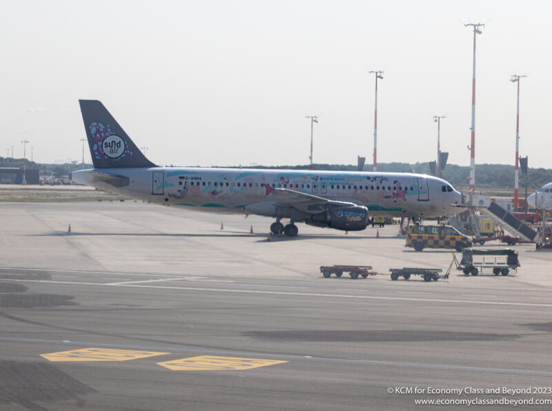 Sund Air Airbus A320 at Hamburg Airport - Image, Economy Clas and Beyond