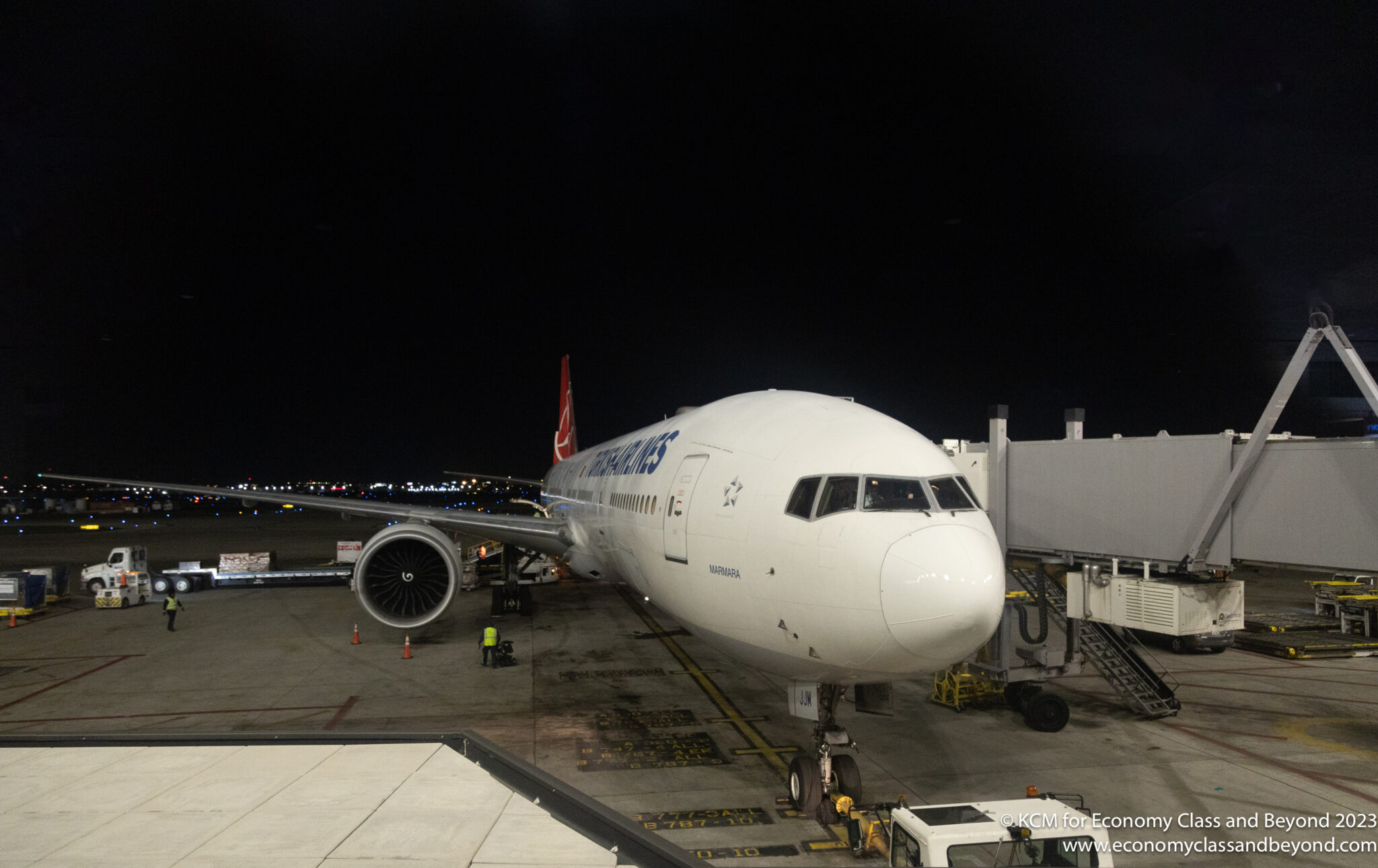 Airplane Art - Turkish Airlines Boeing 777-300ER at Chicago O'Hare ...