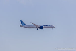 United Airlines Boeing 787-9 on final approach to Chicago O'Hare - Image, Economy Class and Beyond