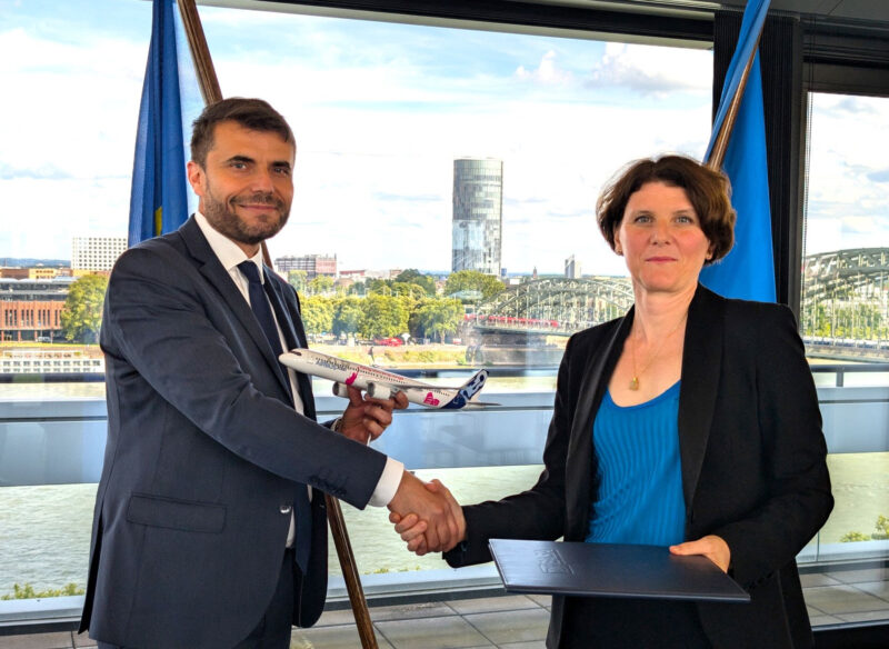 Florian Guillermet, Executive Director of EASA handing over the Type Certificate for the Airbus A321XLR to Isabelle Bloy, Airbus A321XLR Chief Engineer. Photo: EASA