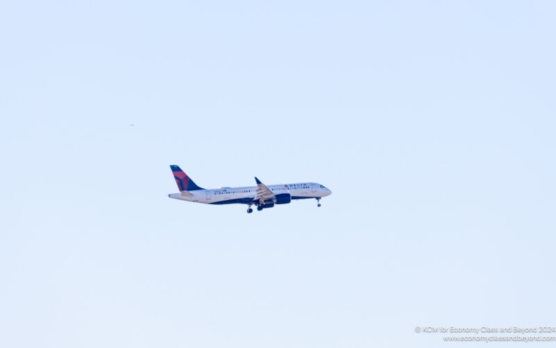 Airplane Art - Delta Airlines Airbus A220–300 on approach to Chicago O'Hare - Image, Economy Class and Beyond