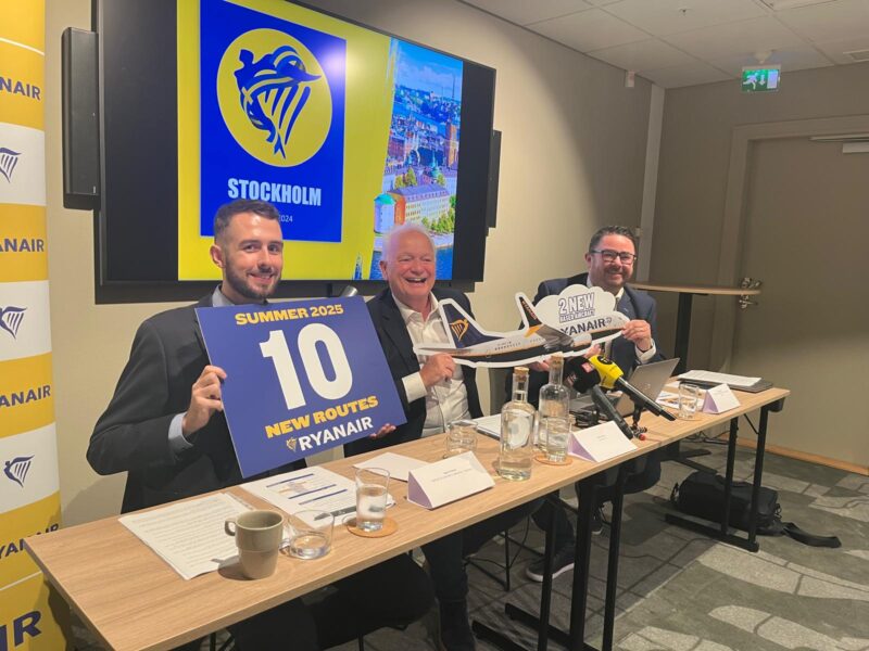 Adam Kehoe, Airport Economics Manager Eddie Wilson, Ryanair-CEO Diarmuid Rogers Director of Flight Operations and Base Management Image, Ryanair 