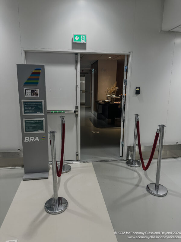 a rope barriers in a hallway