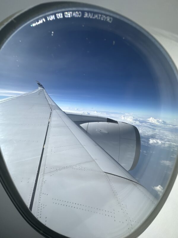 a view of the wing of an airplane