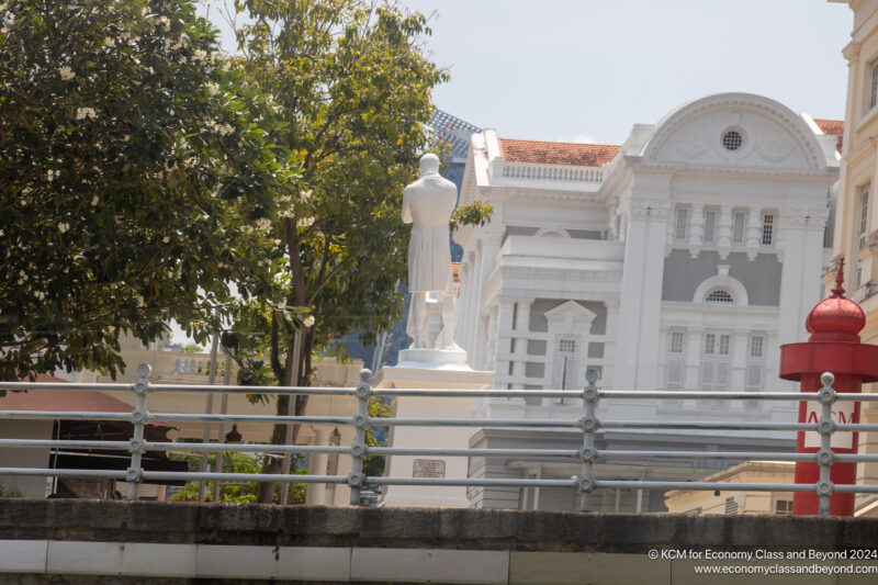 a statue of a man in front of a white building