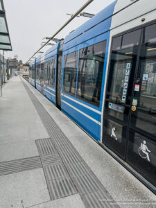 a train at a train station