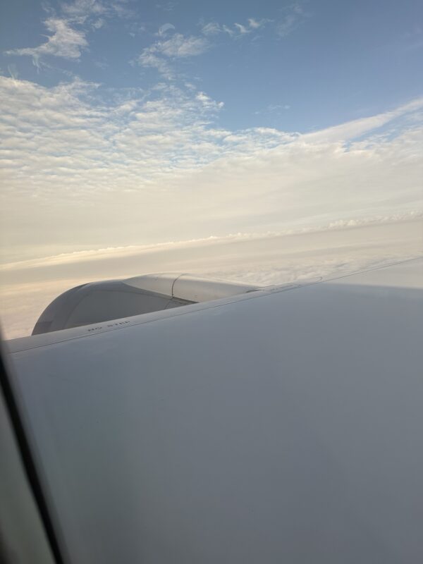 a view of the wing of an airplane