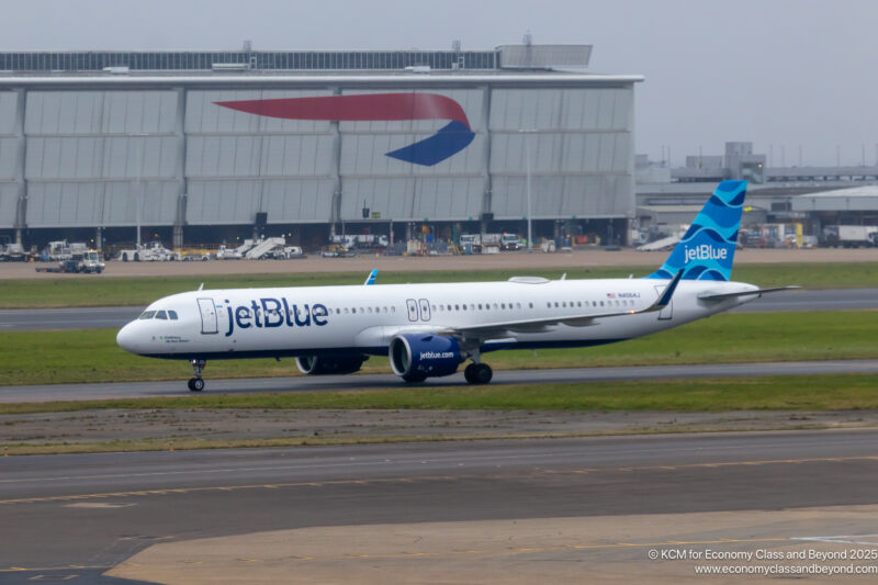 jetBlue Airbus A321LR taxiing at London Heathrow - Image, Economy Class and Beyond