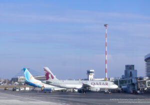 Airplane Art - Qatar Airways Airbus A320 at Bucharest Henri Coandă International Airport