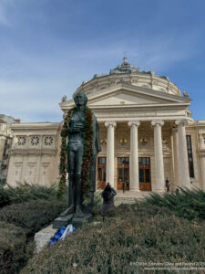 a statue of a man in front of a building