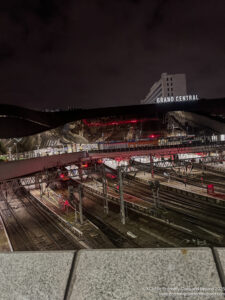 a train tracks at night