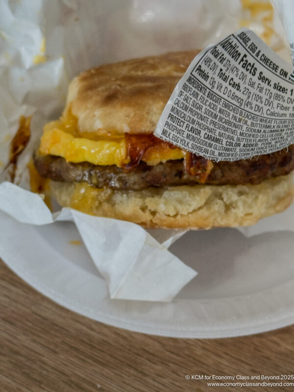 a cheeseburger on a plate