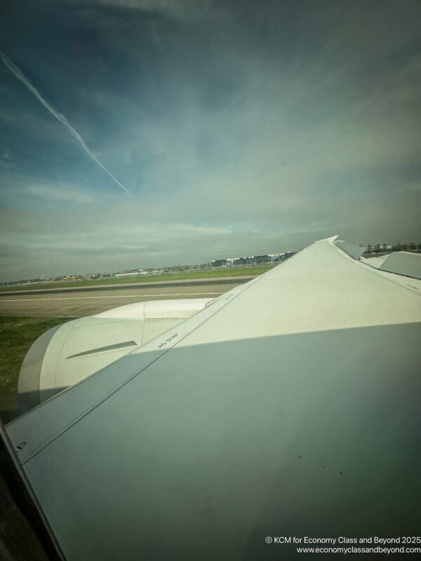an airplane wing on a runway