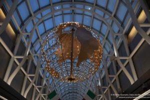 The Globe at Chicago O'Hare Terminal 3 - Image, Economy Class and Beyond